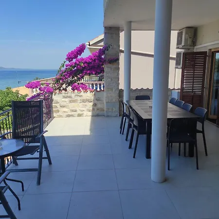 Pansion Marta 比比涅