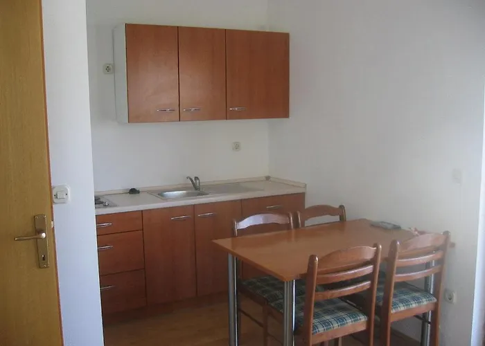 בית הארחה Pansion Marta ביבינייה