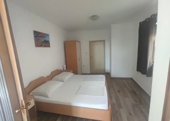 בית הארחה Pansion Marta ביבינייה