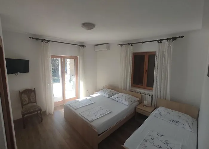 Pansion Marta Πανσιόν Bibinje