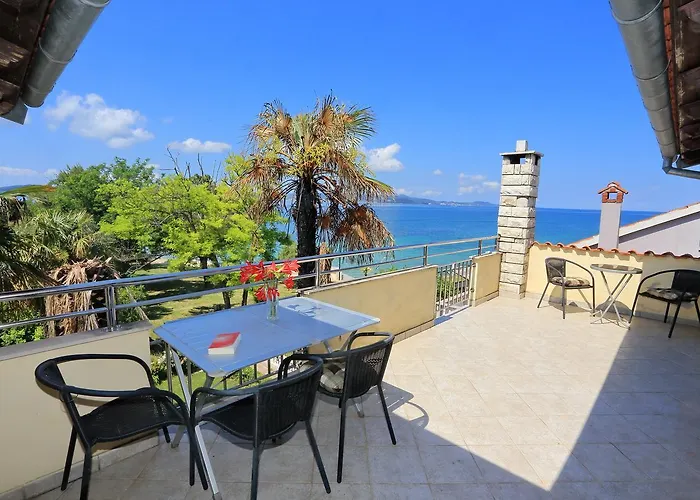 Πανσιόν Pansion Marta 3*