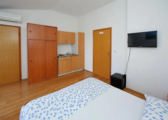 Pansion Marta Πανσιόν Bibinje