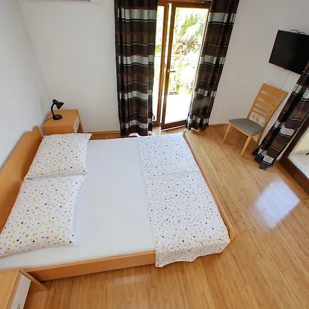 Pansion Marta Affittacamere Bibinje